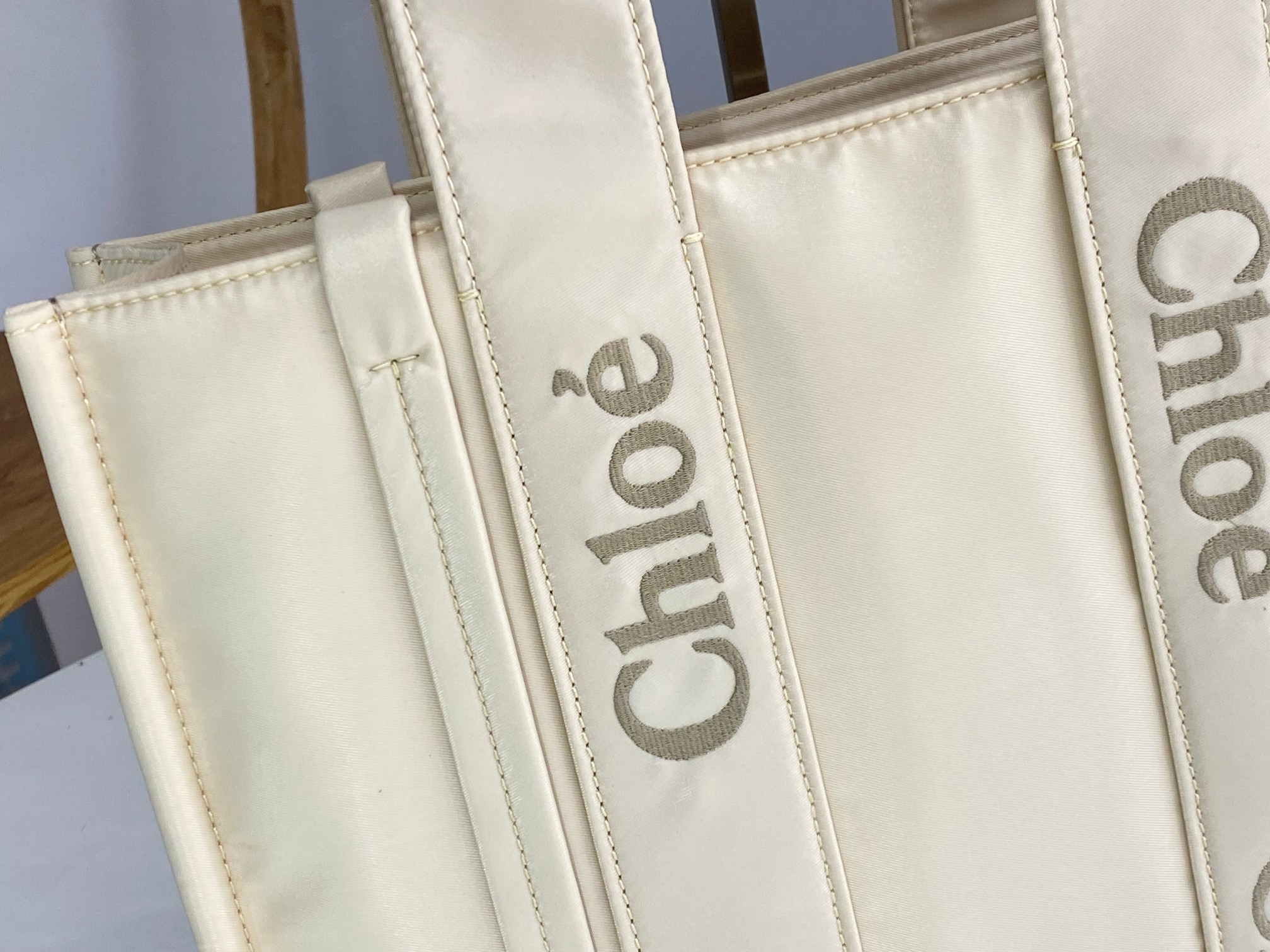 Chloe Medium Woody Tote Bag In Linen 